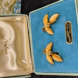 Forstner beautiful leaf mini creeper earrings with a gold ball.